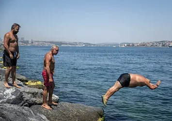 İstanbul'da sıcak hava bunalttı! Vatandaş sahillere akın etti