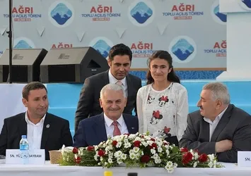 Başbakan Yıldırım'dan Ağrılı öğrenciye burs müjdesi