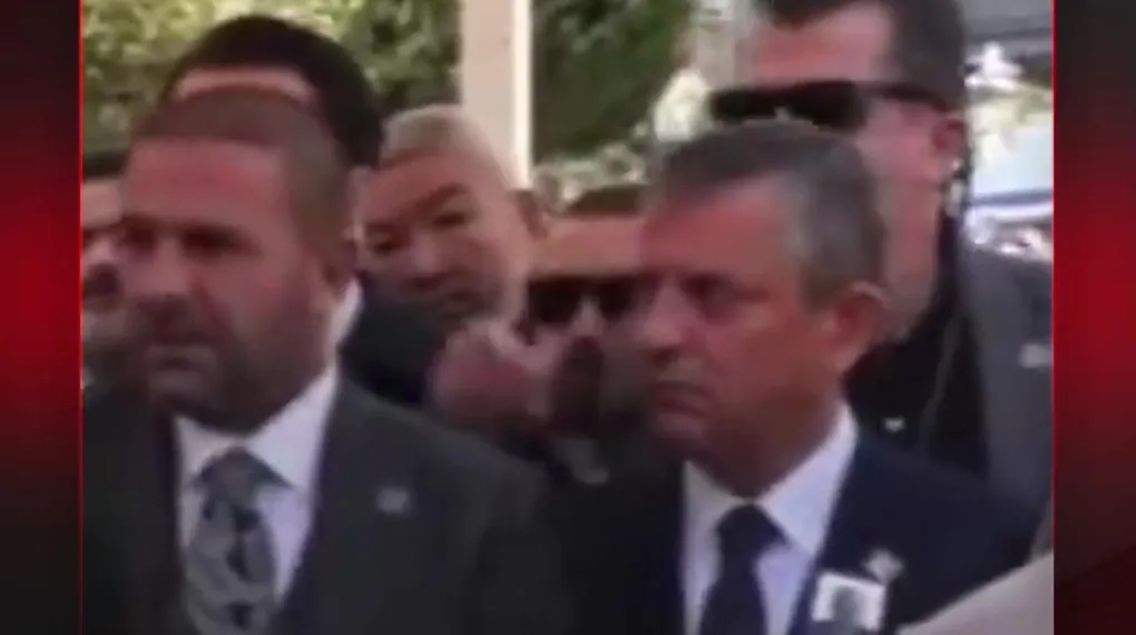 ÖZGÜR ÖZEL'İ ES GEÇTİ