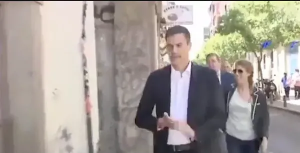 ispanya-basbakani-pedro-sanchezden-skandal-hareket-tepkilerin-hedefi-oldu-1657012249814.jpg İspanya Başbakanı Pedro Sanchez'den skandal hareket! Tepkilerin hedefi oldu - 1