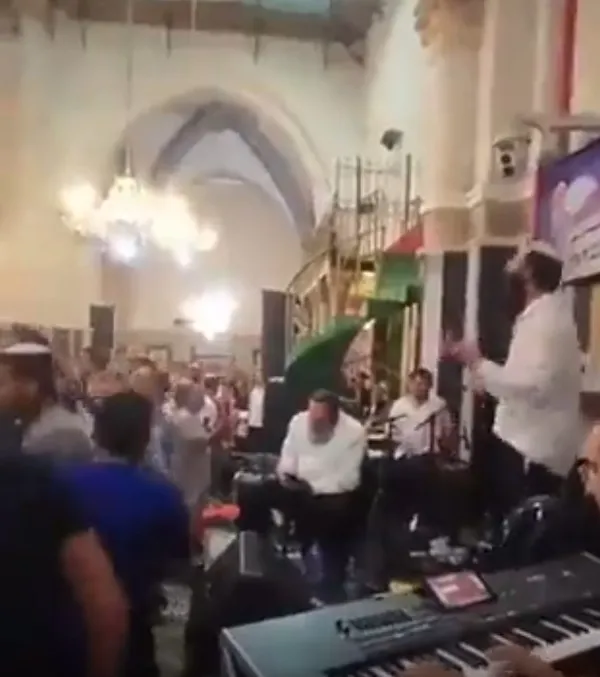 fanatik-yahudilerden-alcak-provokasyon-harem-i-ibrahim-camisinde-konser-duzenlediler-1664827884138.jpg Fanatik Yahudilerden alçak provokasyon: Harem-i İbrahim Camisi'nde konser düzenlediler - 2