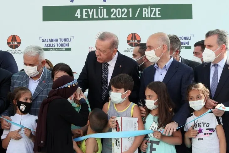 Başkan Recep Tayyip Erdoğan'a Rize'de sevgi seli! Çocuklardan 'Tayyip Dede' sloganları