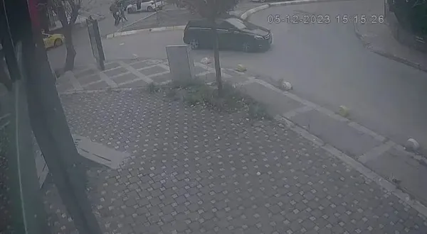 Eski milli futbolcu Oktay Derelioğlu’na büyük şok! Trafikte saldırıya maruz kaldı! Dehşet anları kamerada