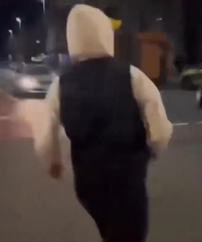 almanyada-turk-konsolosluguna-alcak-saldiri-saldirganlar-tas-ve-sopalarla-1711505026234.jpeg Provokasyon Almanya'ya sıçradı! Türk Konsolosluğu'na alçak saldırı: Ellerde taş ve sopalar... - 1