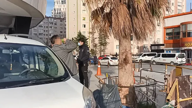 Metrobüste taciz şoku | Yolcular fark edip polise teslim etti! Telefondaki görüntüler şoke etti - 2