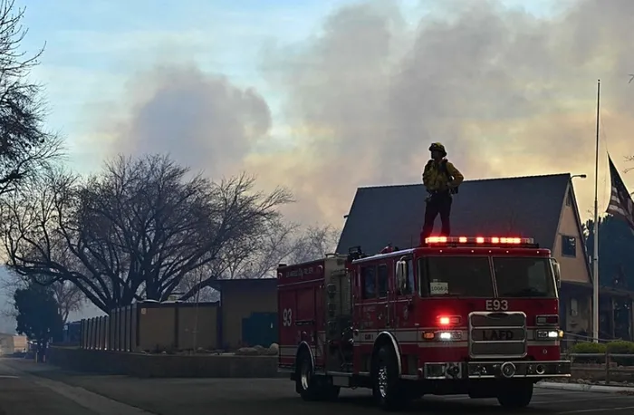 amerikada-kabus-geri-dondu-los-angelesta-yeni-yangin-3-bin-hektar-alan-kul-oldu-1737611471374.jpg Foto: AFP