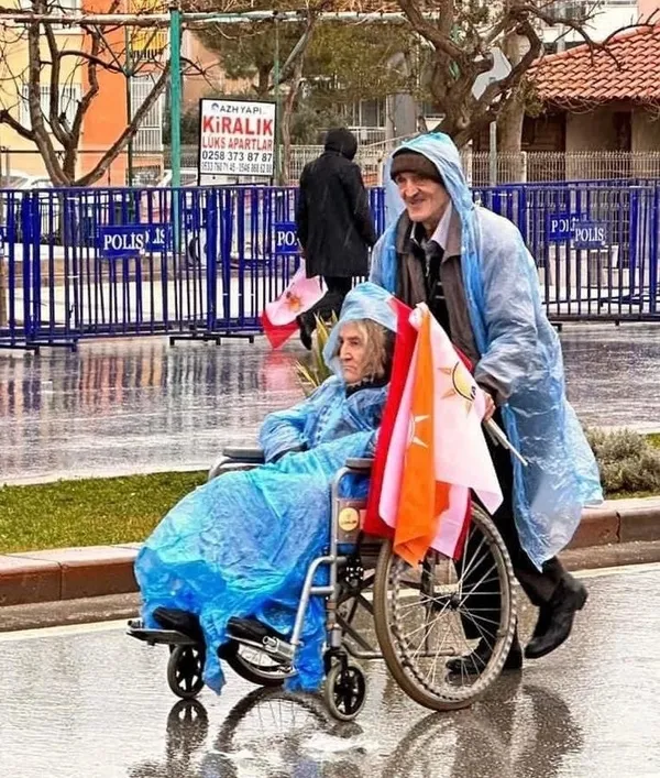 1675257797277.jpg Başkan Erdoğan sevgisi engel tanımamıştı! Yürek burkan 15 Temmuz detayı - 2