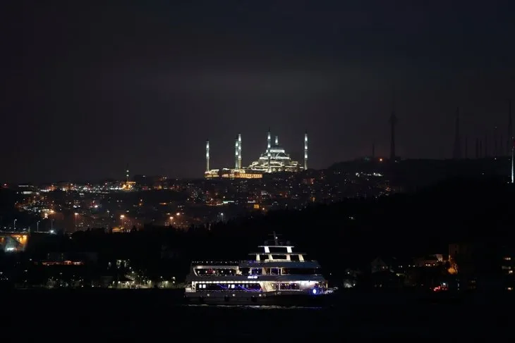 Çamlıca Cami'de ilk ezan okundu