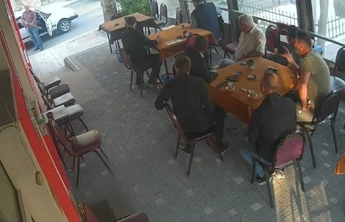 silivride-kahvehaneye-silahli-saldiri-o-anlar-kamerada-1713287393681.jpg Silivri'de kahvehaneye silahlı saldırı: O anlar kamerada - 1