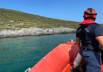 Sözde medeni Yunanistan'dan insanlık dışı muamale! Mültecileri darp edip elleri kelepçeli olarak denize attılar! 3 mülteci hayatını kaybetti