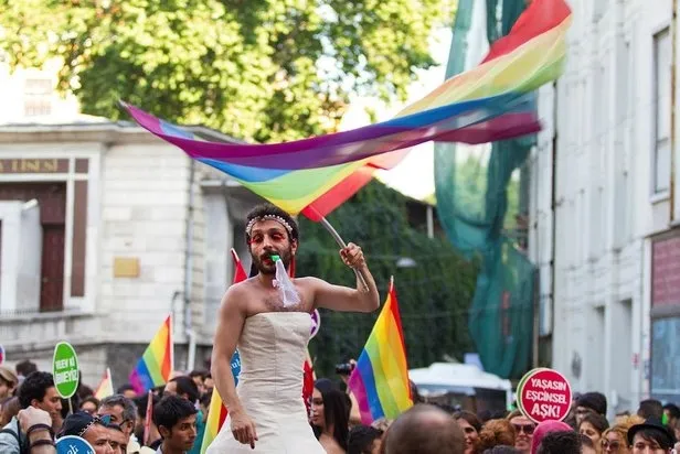 Global çete LGBTİ’nin Türkiye'de propagandasını destekleyen gruplar! CHP'li belediyeler başı çekiyor