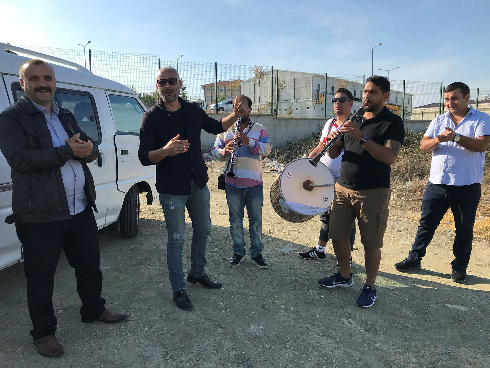 Adnan Oktar davası başladı! Mahkeme önünde davul zurna çaldırdı