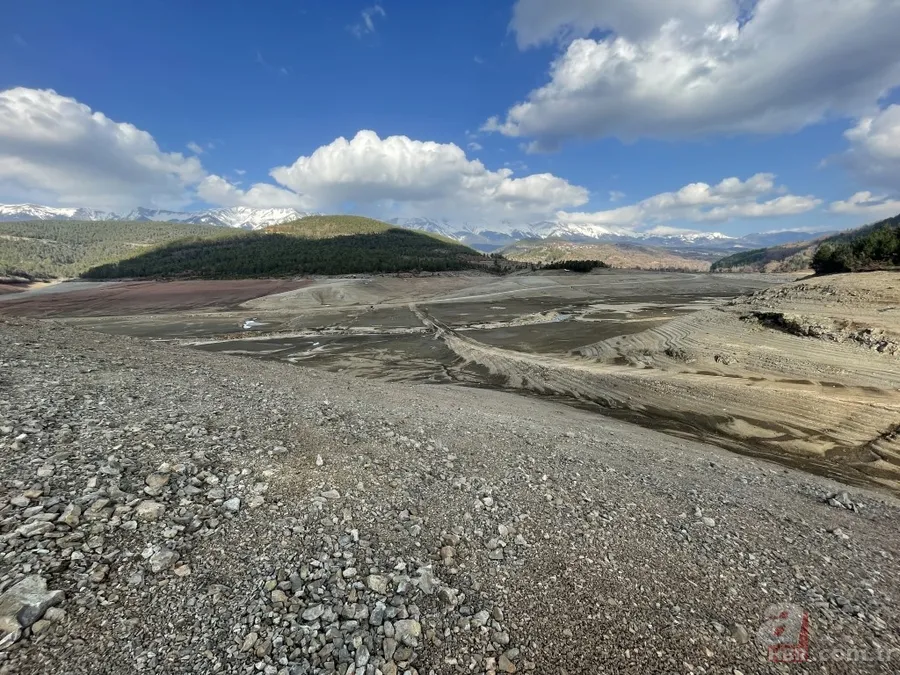 Bursa'nın içme suyu kaynaklarından Nilüfer Barajı kurudu 14