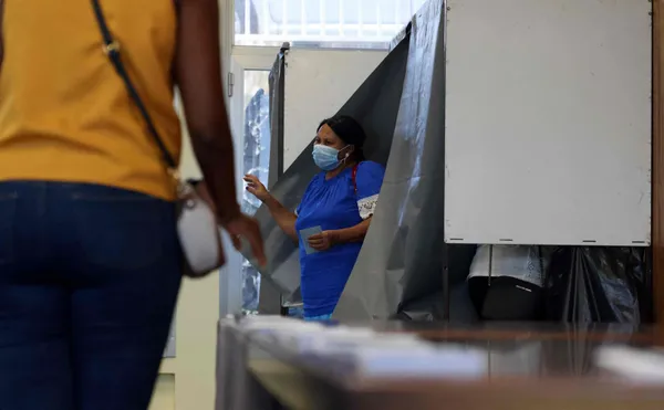 Fransa’da halk sandık başında! 12 adaylı Cumhurbaşkanlığı seçimini kim kazanacak?