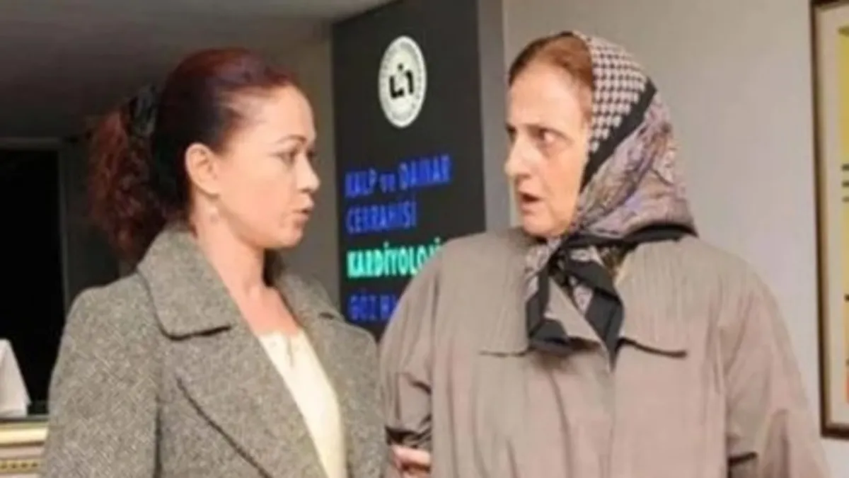 Yaprak Dökümü'nün Cevriye'si 83 yaşında! Bennu Yıldırımlar yalnız bırakmadı