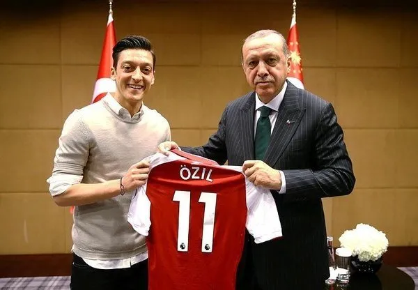 Cumhurbaşkanı Erdoğan, İngiltere’de Türk futbolcuları kabul etti