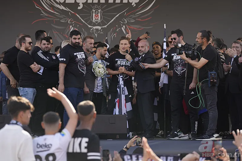 Beşiktaş Türkiye Kupası şampiyonluğunu taraftarıyla kutladı! Sahile akın ettiler... 4