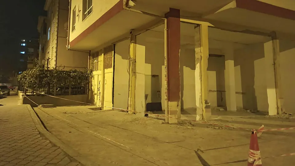Ankara'da korku dolu gece! Bir apartman acilen tahliye edildi