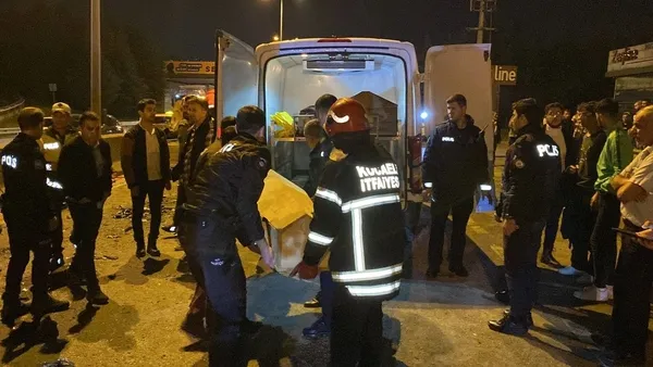 kocaelide-feci-kaza-hamile-kadin-ve-bir-cocugu-hayatini-kaybetti-1699394312102.jpg Kocaeli’de feci kaza: Hamile kadın ve bir çocuğu hayatını kaybetti! - 8