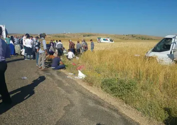Mardin'de işçileri taşıyan araç yaptı