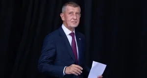 Çekya eski Başbakanı’na koltuk değnekli saldırı