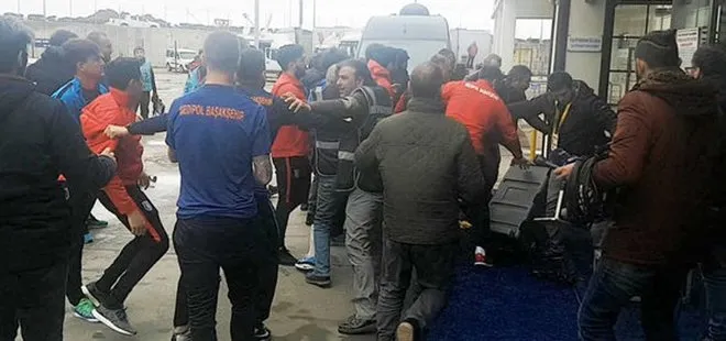 BAŞAKŞEHİRLİ FUTBOLCULAR A SPOR MUHABİRİNE SALDIRDI