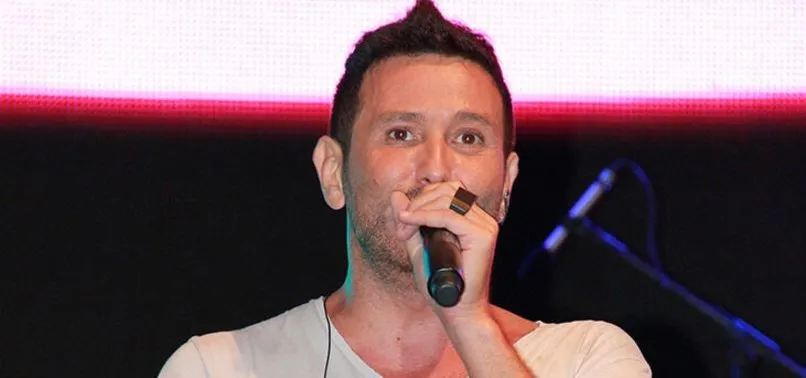 Unlu Sarkici Metin Arolat In Aci Kaybi Sevenlerinden Dua Istedi