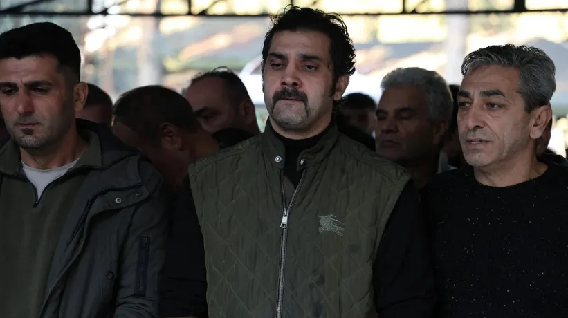 Popstar Bayhan'ın babası son yolculuğuna uğurlandı!