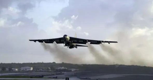 ABD Orta Doğu’da ikinci kez B-52H nükleer uçaklarını uçurdu