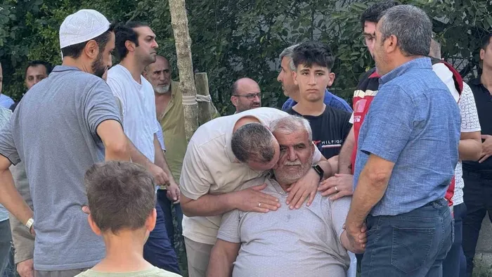 pence-kilit-harekati-bolgesinden-aci-haber-1-askerimiz-sehit-oldu-1720797710156.jpeg Şehit ateşi kor gibi yaktı! Şehit Astsubay Kıdemli Çavuş Bahadır Rıdvan Talay’ın acılı babası böyle feryat etti: "Ben de Kürdüm Allah hepinizin belasını versin" - 2