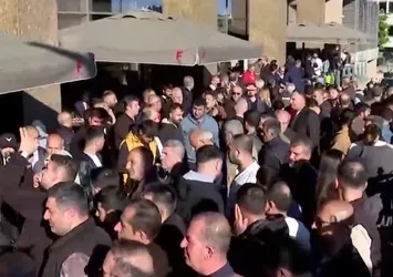 Sırrı Süreyya Önder hayatını kaybetti: A Haber hastane önünde!