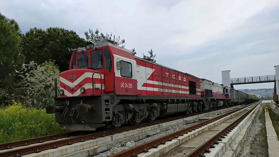 Ulaştırma ve Altyapı Bakanı Adil Karaismailoğlu: Samsun-Sivas Kalın demir yolu hattında deneme seferleri başlayacak | Video