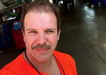 Tolga Karel İzmir Büyükşehir Belediye Başkanı Tunç Soyer'i topa tuttu! "İzmir bu değil..."