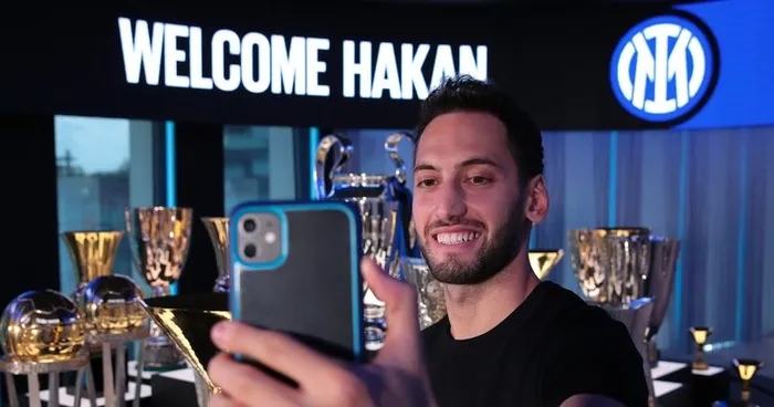 Hakan Çalhanoğlu'nun yeni takımı belli oldu! İtalya bu transferi konuşuyor - 1