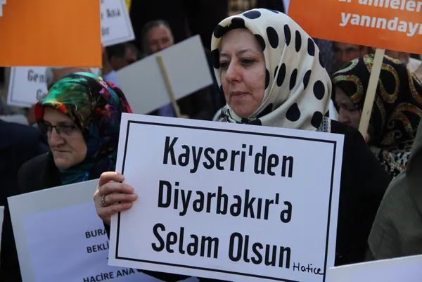 İtalyan gazetesi Diyarbakırlı annelerin isyanını duyurdu - 4