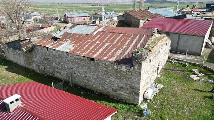 1711694734987.jpeg Sivas'ta sahibinden satılık kilise! Gören şaşkına döndü - 1