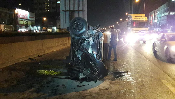 Basın Ekspres yolunda meydana gelen kaza sonrasında lüks otomobil dereye uçtu - 2