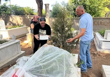 En acı pasta! Kızının mezarı başında böyle seslendi: Diri diri mezara gömdü