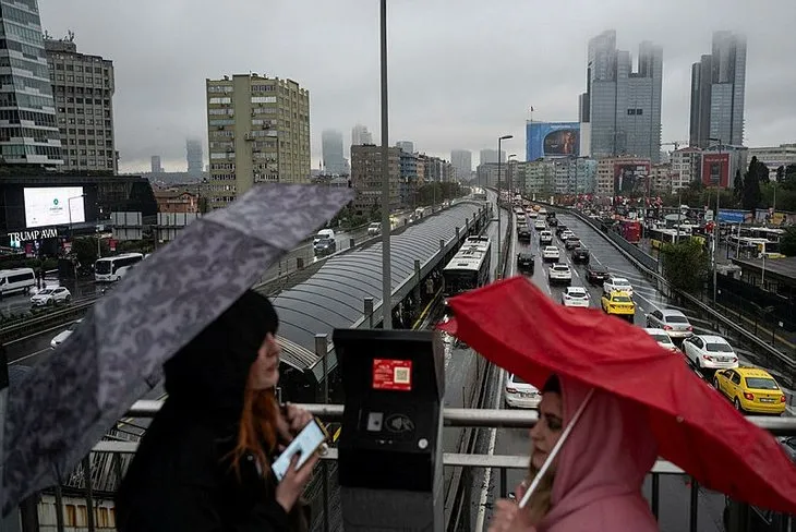 İstanbul’un ulaşım çilesi bitmiyor! Sağanak sonrası trafik kilit: İBB yine sınıfta kaldı...
