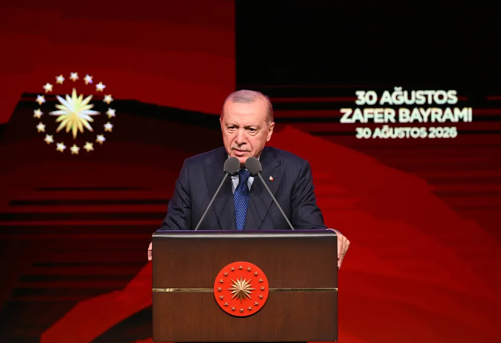 baskan-erdogandan-milli-irade-mesaji-turkiyeyi-tahrik-etmeye-calisanlar-acip-tarih-kitabi-okusun-1788116749903.jpg Başkan Erdoğan’dan milli irade mesajı: “Türkiye’yi tahrik etmeye çalışanlar açıp tarih kitabı okusun!” - 1