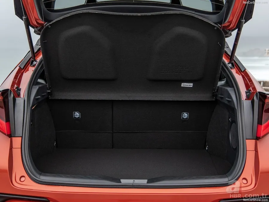 2020 Toyota C-HR yenilendi! Türkiye’de üretilen yeni Toyota C-HR'nin motor ve donanım özellikleri neler? 17