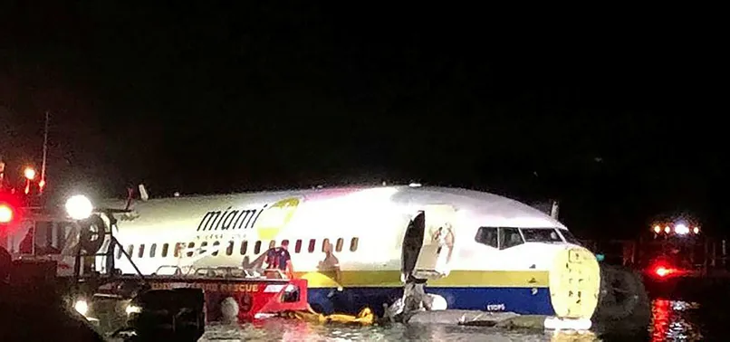 ABD'de uçak pistten çıkıp nehre indi!