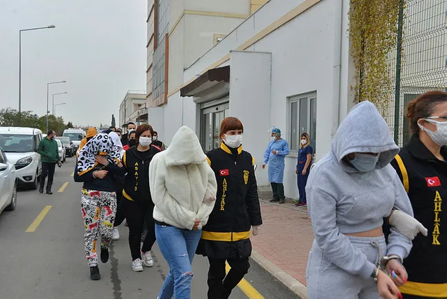 Adana’daki fuhuş operasyonunda flaş gelişmeler! Tehdit edip ifadeyi geri çektirmeye çalıştılar - 4