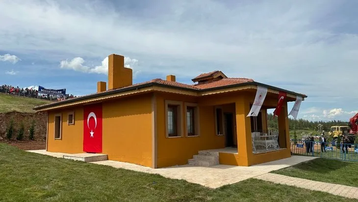 Başkan Erdoğan Gaziantep'te köy evinde vatandaşlarla bir araya geldi