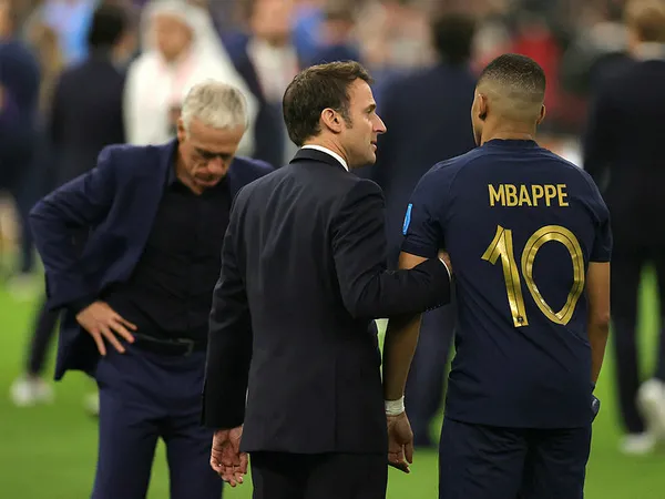 mbappeyi-macron-teselli-etti-sosyal-medyada-gundem-olan-anlar-1671402634131.jpg Mbappe'yi Macron teselli etti! Sosyal medyada gündem olan anlar - 2