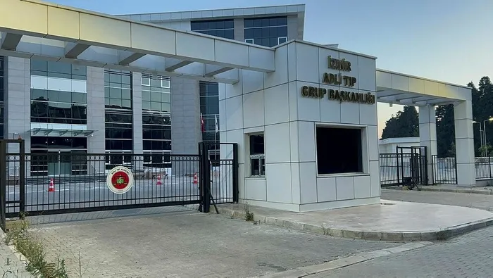 izmirde-kanli-infaz-otomobilinin-icinde-olduruldu-1717134707931.jpeg İzmir'de kanlı infaz! Otomobilinin içinde öldürüldü - 1