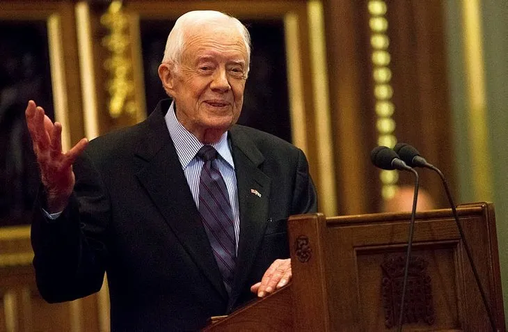 Evinde düşen eski ABD Başkanı Jimmy Carter hastaneye kaldırıldı