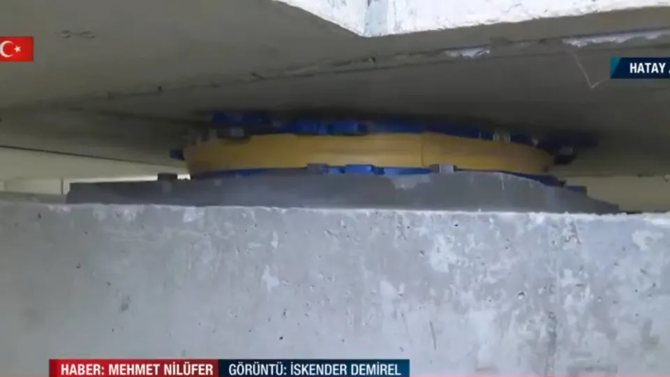 İZOLATÖR SİSTEMİ hayat kurtardı! Hatay Dörtyol Devlet Hastanesi hasarsız... A Haber görüntüledi