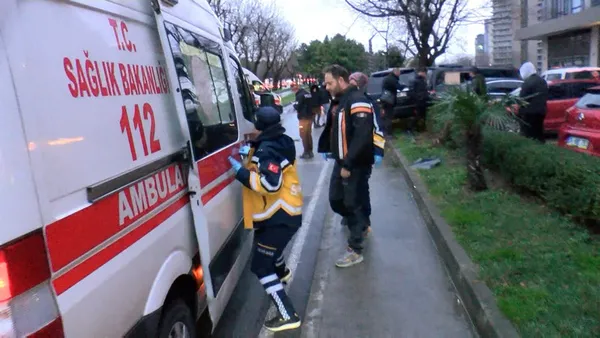 istanbulda-zincirleme-kaza-5-arac-birbirine-girdi-1704872095569.jpg İstanbul'da zincirleme kaza: 5 araç birbirine girdi - 1