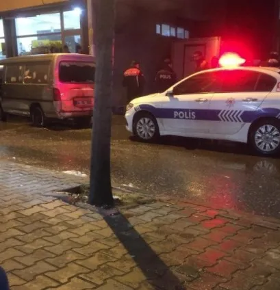 buyukcekmecede-sopali-grup-minibuse-saldirdi-o-anlar-kamerada-1643619702695.jpg Büyükçekmece'de sopalı grup minibüse saldırdı! O anlar kamerada - 1